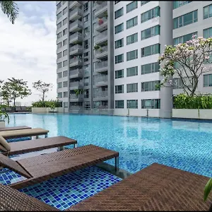 Zo Rivergate Center Apartment